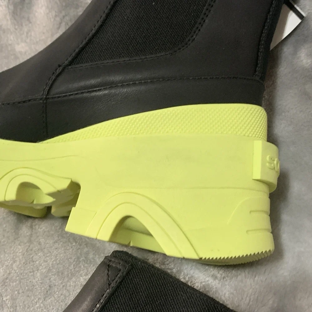 Sorel Brex Chelsea Boots Black Leather Size 7.5 Neon Green Platform Waterproof